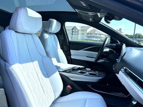 Certified 2024 Cadillac Lyriq Luxury AWD/4WD image 19