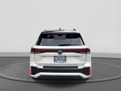 New 2026 Volkswagen Tiguan SE R-Line image 5