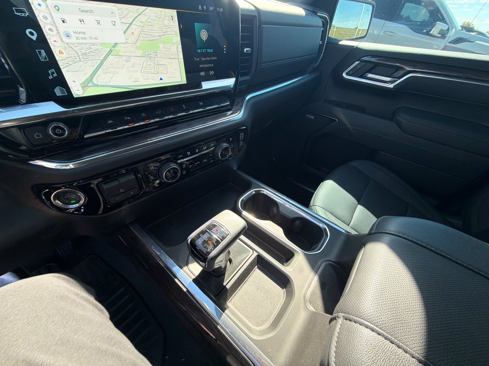 Used 2025 Chevrolet Silverado 1500 LTZ RWD image 8