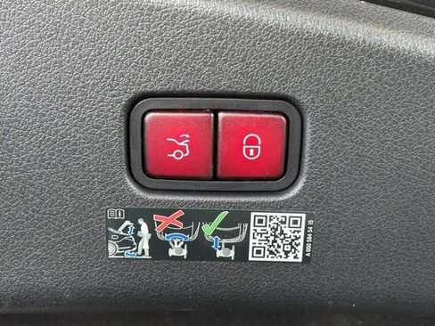 Certified 2025 Mercedes-Benz CLE 300 4MATIC Coupe image 36