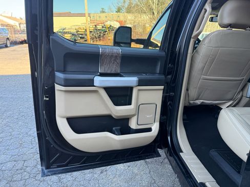 Used 2017 Ford F250 Lariat w/ Chrome Package image 22