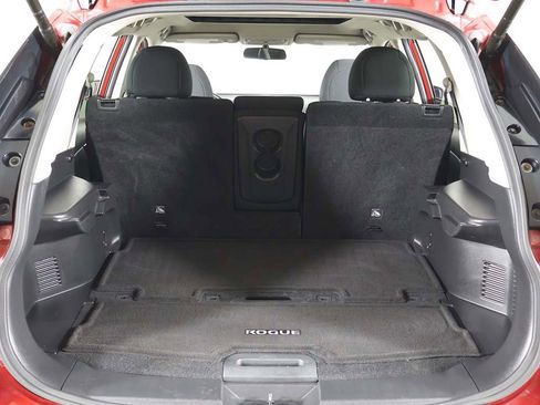 Used 2018 Nissan Rogue SV w/ Sun & Sound Touring Package image 21