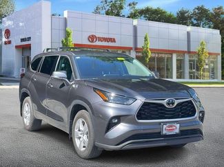 Used 2022 Toyota Highlander LE AWD/4WD video 1
