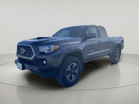 Used 2019 Toyota Tacoma TRD Sport AWD/4WD image 7