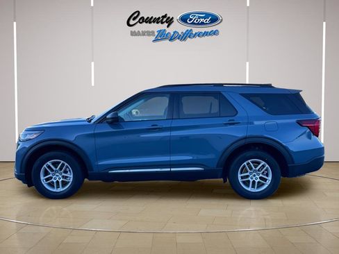 Used 2025 Ford Explorer Active image 3