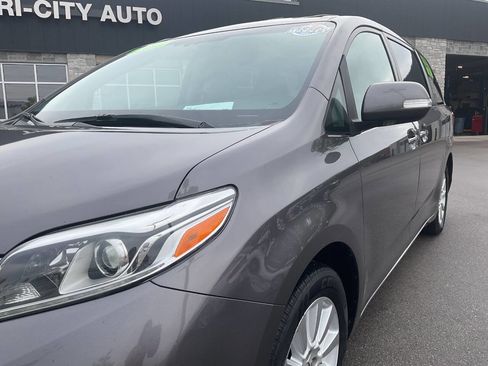 Used 2015 Toyota Sienna AWD image 2