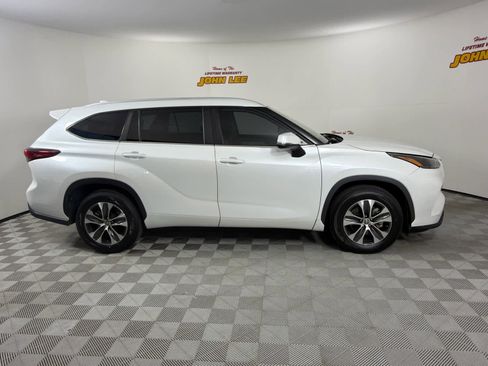 Used 2023 Toyota Highlander XLE FWD image 7