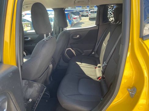 Used 2017 Jeep Renegade Latitude AWD/4WD image 16