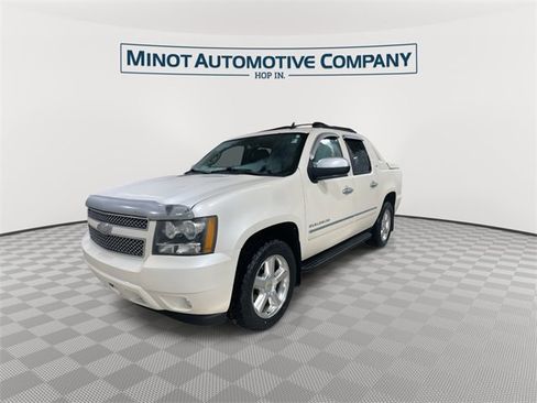 Used 2011 Chevrolet Avalanche LTZ image 4
