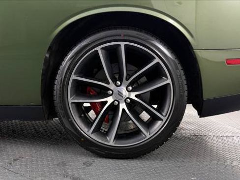 Used 2018 Dodge Challenger R/T w/ Performance Handling Group RWD image 29