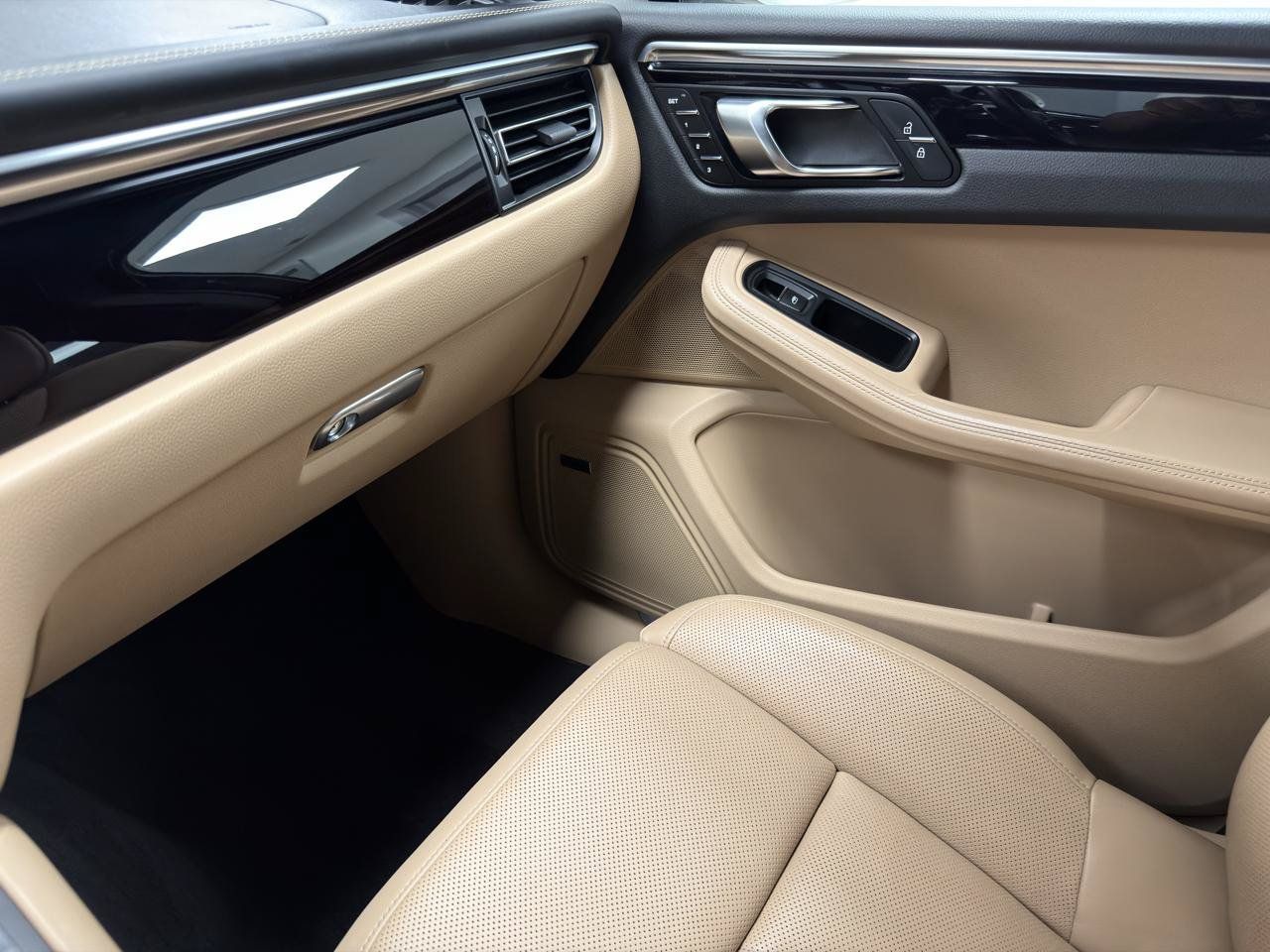 Used 2019 Porsche Macan S w/ Premium Package Plus AWD/4WD image 23