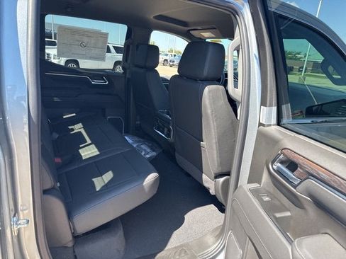 New 2026 GMC Sierra 1500 SLT w/ SLT Convenience Package image 9