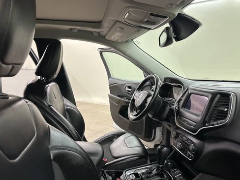 Used 2019 Jeep Cherokee Latitude Plus image 21