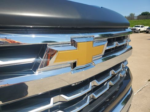 Used 2022 Chevrolet Silverado 1500 LTZ AWD/4WD image 37