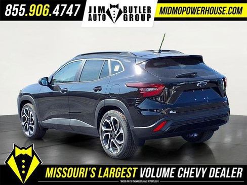 New 2026 Chevrolet Trax RS w/ Sunroof Package FWD image 4