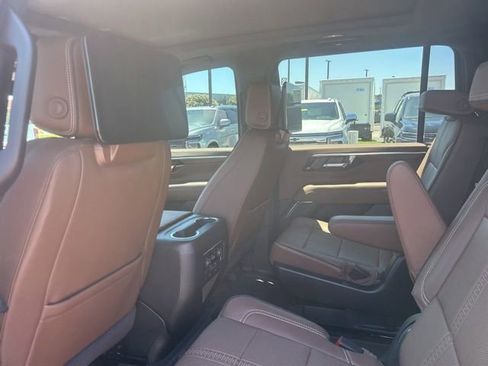 Used 2026 Chevrolet Suburban High Country AWD/4WD image 29