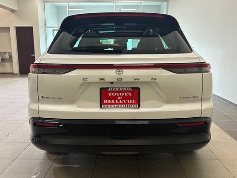 Certified 2025 Toyota Crown Signia w/ Advanced Technology Package AWD/4WD image 5