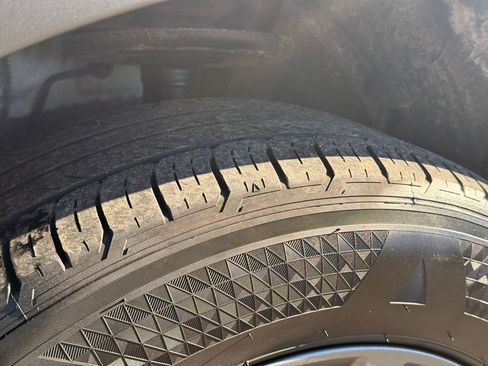 Used 2025 Nissan Pathfinder SV image 11