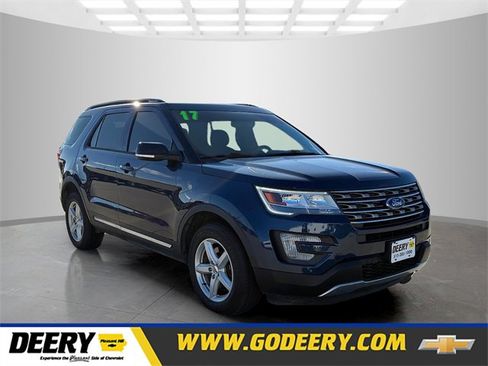 Used 2017 Ford Explorer XLT image 1