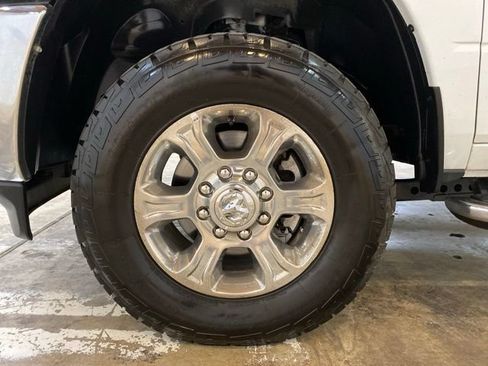 Used 2024 RAM 2500 Big Horn w/ Off Road Package AWD/4WD image 25