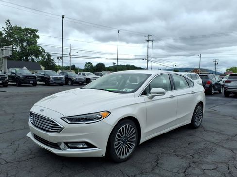 Used 2017 Ford Fusion SE w/ Fusion SE Technology Package FWD image 3