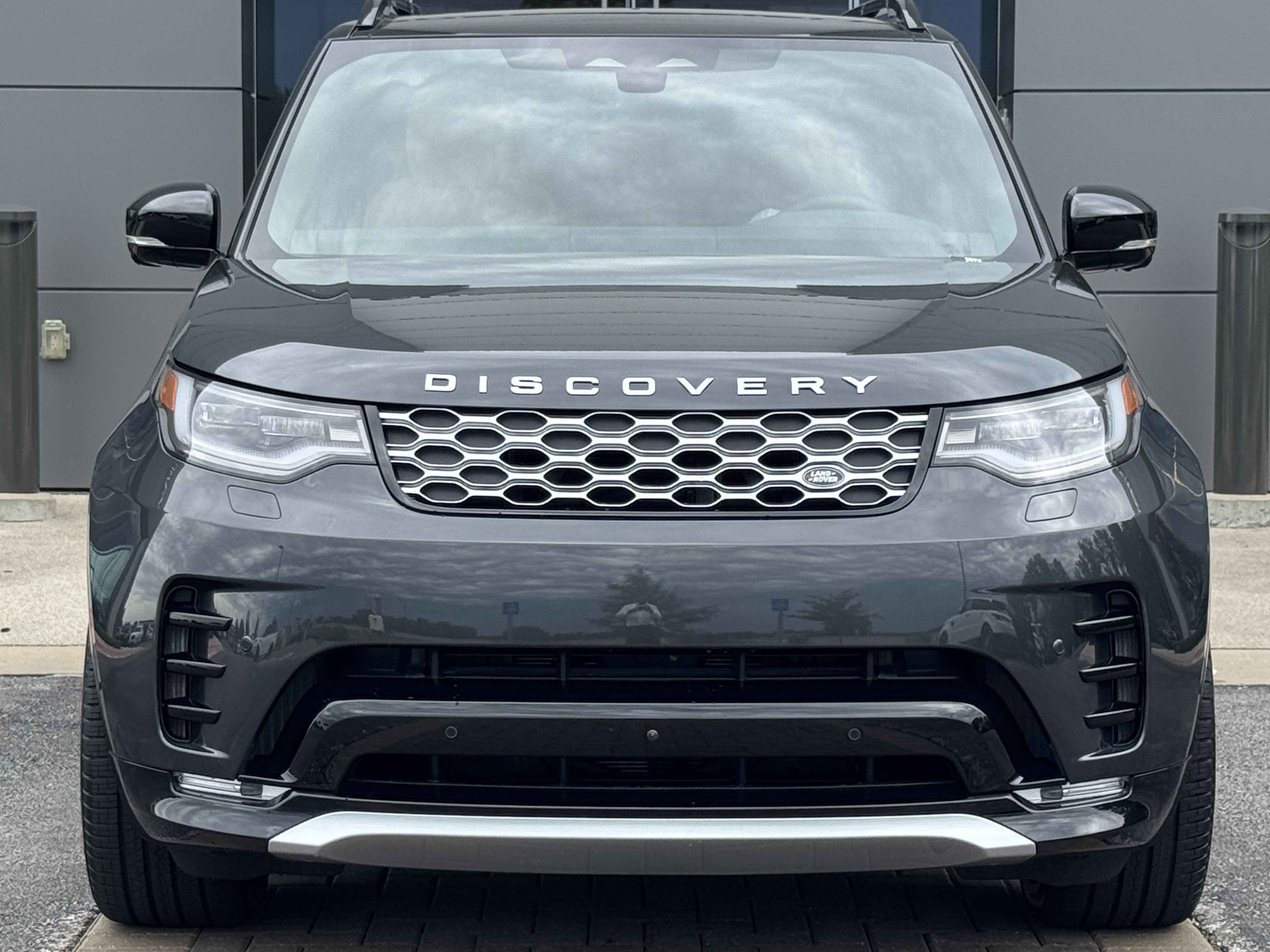 New 2026 Land Rover Discovery Limited Edition AWD/4WD image 8