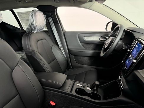 New 2025 Volvo XC40 B5 Core w/ Protection Package Premier image 5