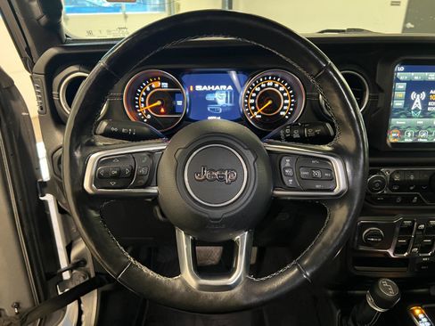Used 2019 Jeep Wrangler Unlimited Sahara AWD/4WD image 11