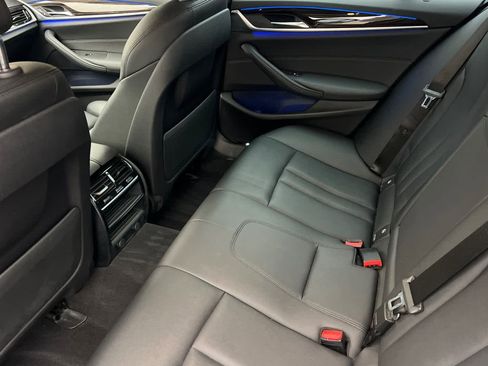 Used 2019 BMW 530i w/ Convenience Package image 4