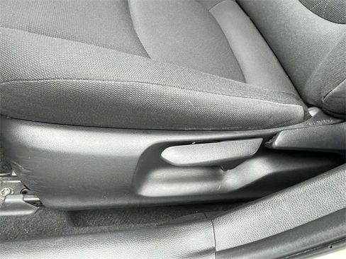 Used 2021 Toyota Corolla LE image 15