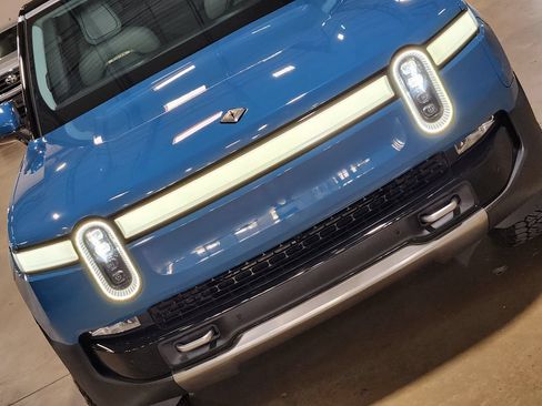 Used 2023 Rivian R1S Adventure AWD/4WD image 15