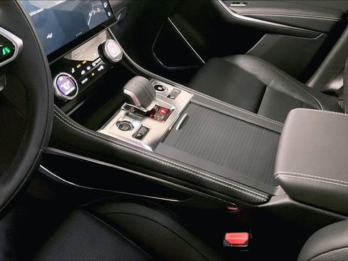 Certified 2024 Jaguar F-PACE R-Dynamic S image 19