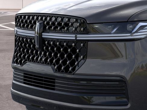 New 2026 Lincoln Navigator Black Label w/ Black Label Special Edition AWD/4WD image 17