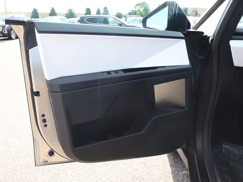 Used 2024 Tesla Cybertruck AWD Crew Cab image 21