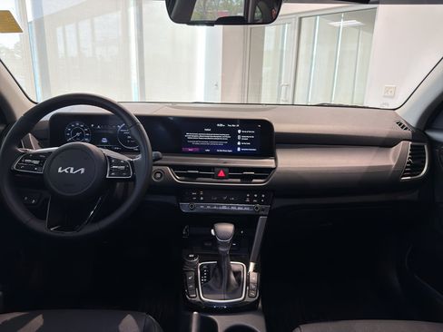 Used 2025 Kia Seltos EX image 14