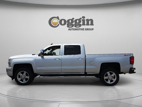 Used 2018 Chevrolet Silverado 2500 LTZ w/ Vortec Plus Package AWD/4WD image 2