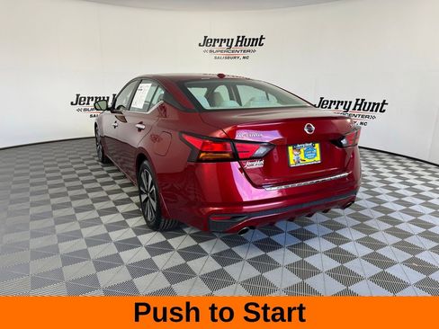 Used 2022 Nissan Altima 2.5 SV w/ SV Premium Package image 9