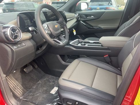 New 2026 Chevrolet Equinox LT w/ Convenience Package II FWD image 12