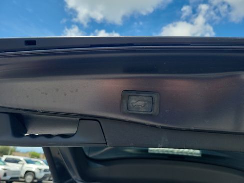 Used 2019 Toyota RAV4 XLE Premium FWD image 9