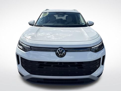 Certified 2025 Volkswagen Tiguan SE AWD/4WD image 9
