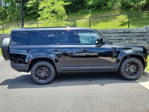 New 2025 Land Rover Defender 130 S image 11