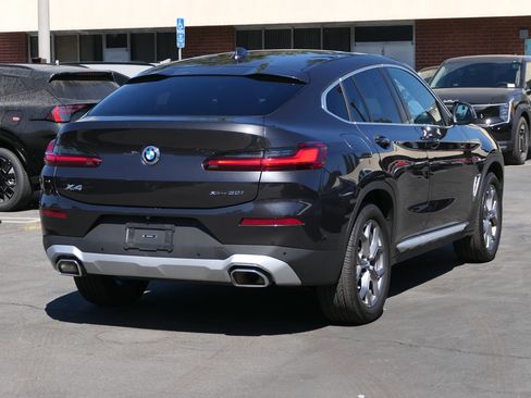 Used 2025 BMW X4 xDrive30i w/ Premium Package AWD/4WD image 2