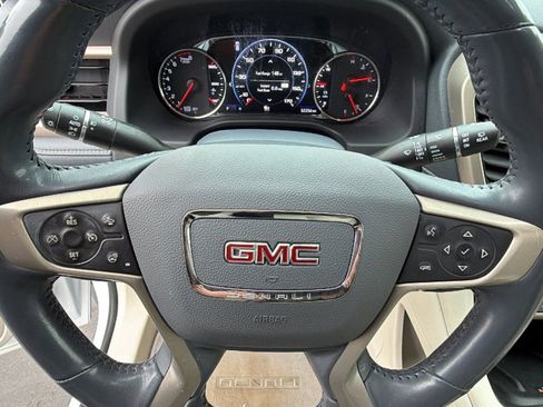 Used 2021 GMC Acadia Denali w/ Denali Ultimate Package image 18