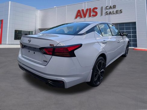 Used 2025 Nissan Altima 2.5 SR w/ SR Premium Package AWD/4WD image 6