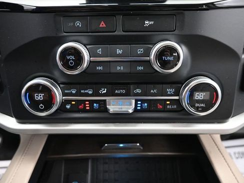 Used 2023 Ford Expedition Max Limited image 18