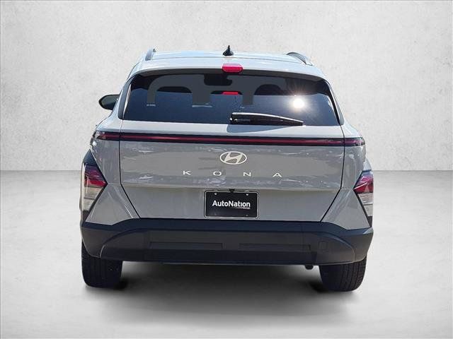 Used 2025 Hyundai Kona SEL FWD image 7