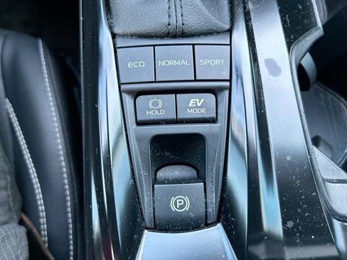 Used 2025 Toyota Camry SE FWD image 34