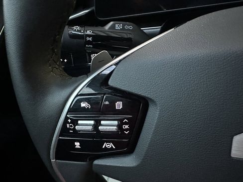Used 2024 Kia Niro EX image 19