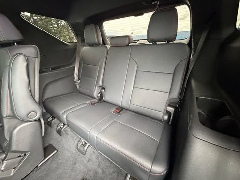 Used 2024 Chevrolet Traverse Z71 w/ Enhanced Driving Package AWD/4WD image 33