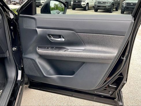 Certified 2025 Nissan Kicks SV AWD/4WD image 23